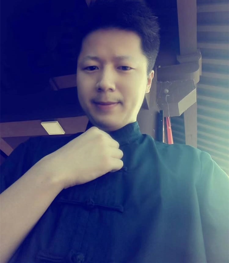 杨易德照片