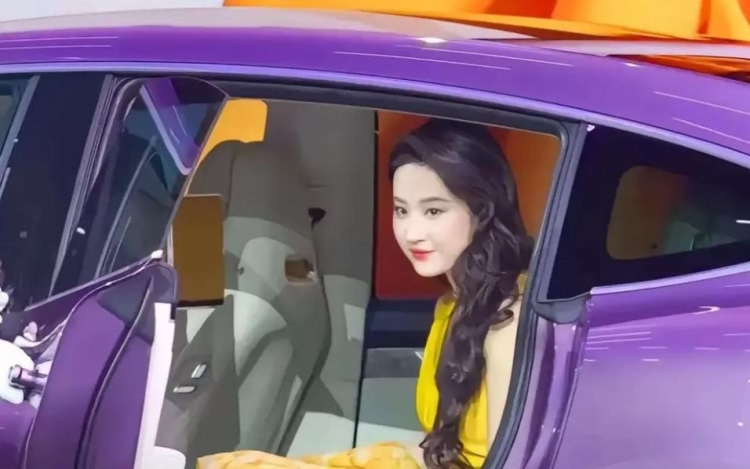 刘亦菲的面相好吗？驼峰鼻不吉为何反成明星顶流？