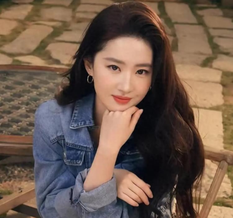刘亦菲的面相好吗？驼峰鼻不吉为何反成明星顶流？